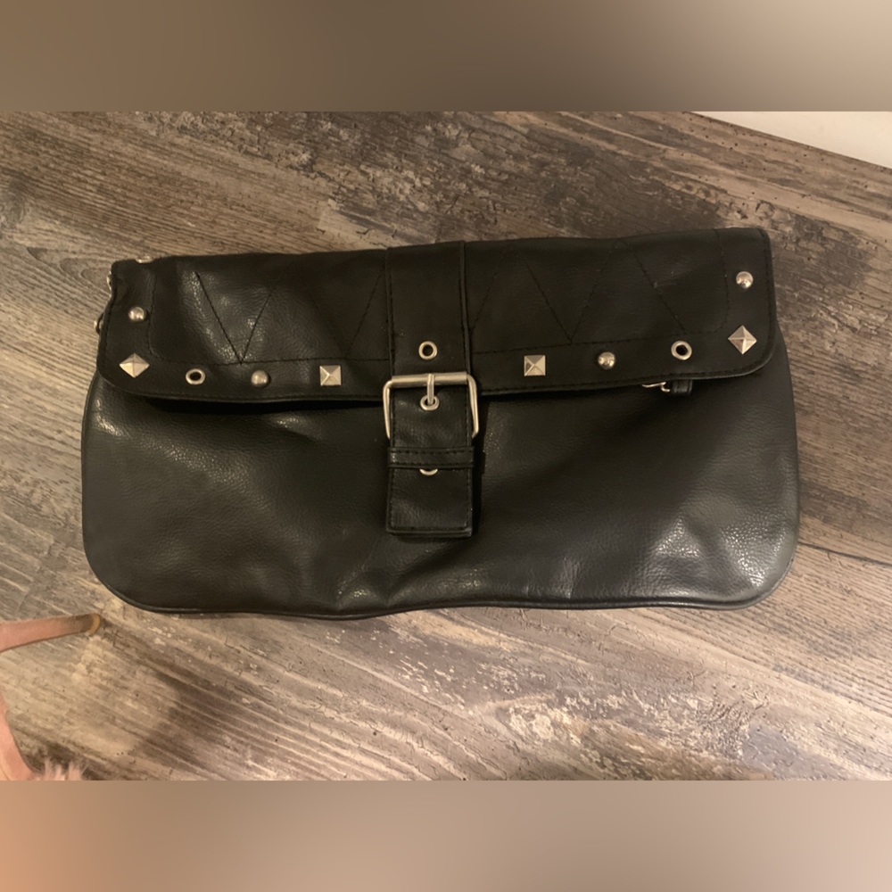 Black clutch